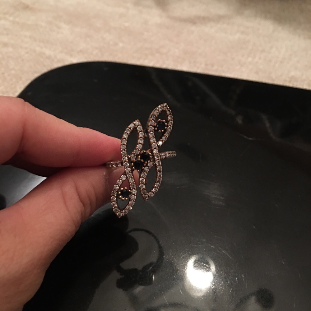 Middle ring - Picture 3 of 5